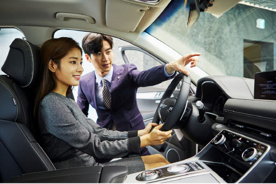 현대캐피탈은 할부 상품 금리를 0.7%포인트 인하하며, 차량 구입 부담을 덜어줄 다양한 금융 프로모션을 진행한다고 8일 밝혔다./현대캐피탈 제공